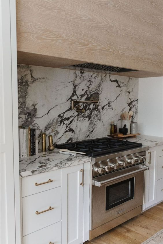 Designer Spotlight: THELIFESTYLEDCO, Part 2 – fluted wood & marble